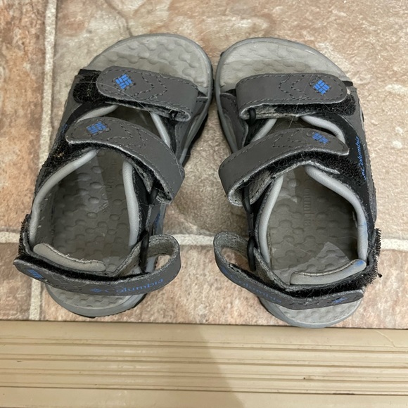Size 5 toddler sandals - Picture 1 of 3